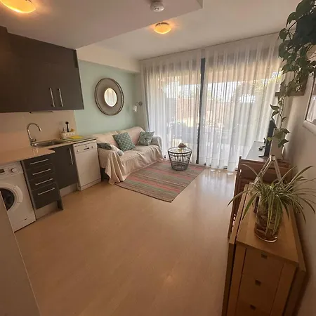 Apartment Flat With Garden *