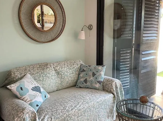 Апартаменты Flat With Garden