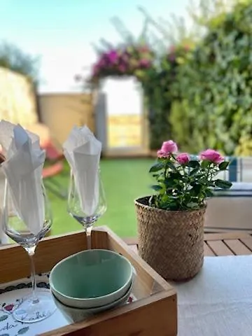 Flat With Garden Кастельдефельс