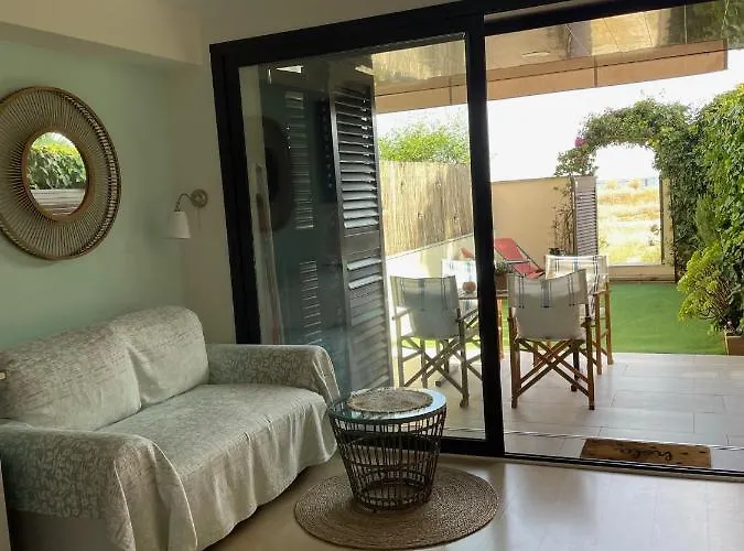 Flat With Garden Кастельдефельс