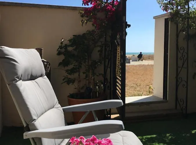 Апартаменты Flat With Garden Кастельдефельс